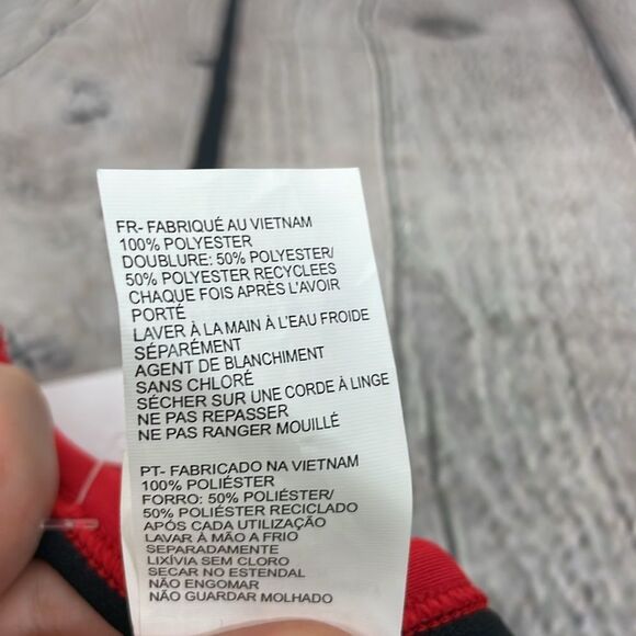 Nike Swim Hydrastrong Black and Red Swimsuit size 4 new with tags - Picture 7 of 7